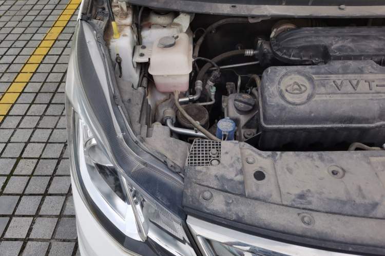 Used CHANGAN KAICHENG Oushang A600 2016 1.5L Manual Luxury 7-Seater Engine Bay Right