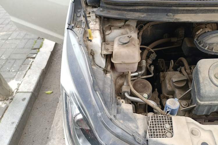 Used CHANGAN KAICHENG Oushang A600 2016 1.5L Manual Luxury 7-Seater Engine Bay Right