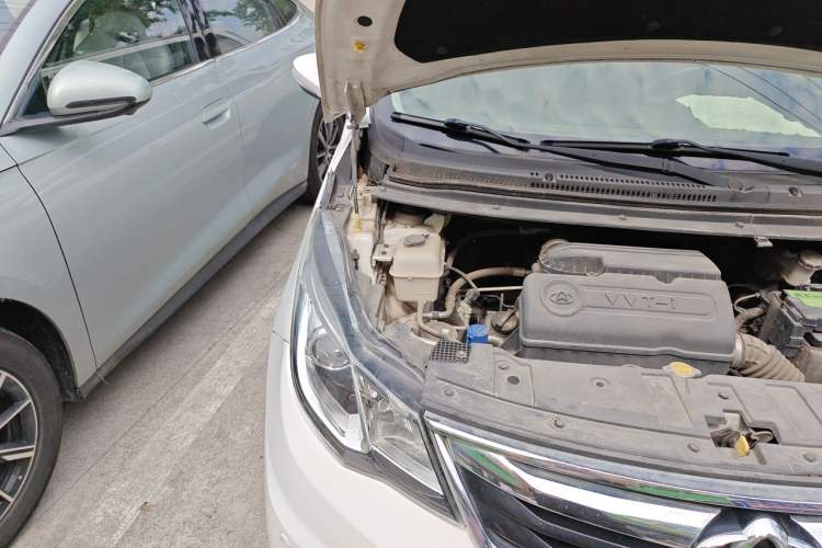 Used CHANGAN KAICHENG Oushang A600 2016 1.5L Manual Luxury 7-Seater Engine Bay Right