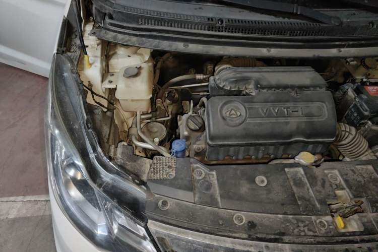 Used CHANGAN KAICHENG Oushang A600 2016 1.5L Manual Luxury 7-Seater Engine Bay Right
