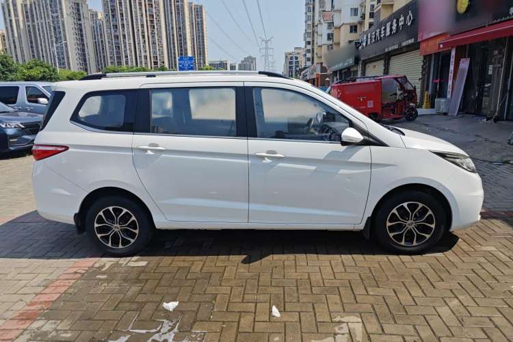 Used CHANGAN KAICHENG Oushang A600 2016 1.5L Manual Luxury 7-Seater Exterior 2