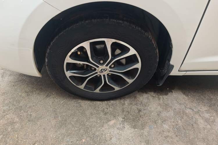 Used CHANGAN KAICHENG Oushang A600 2016 1.5L Manual Luxury 7-Seater Exterior 2