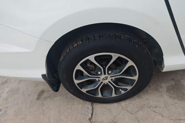 Used CHANGAN KAICHENG Oushang A600 2016 1.5L Manual Luxury 7-Seater Exterior 3
