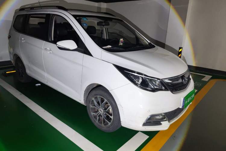 Used CHANGAN KAICHENG Oushang A600 2016 1.5L Manual Luxury 7-Seater Front Right 45 Deg