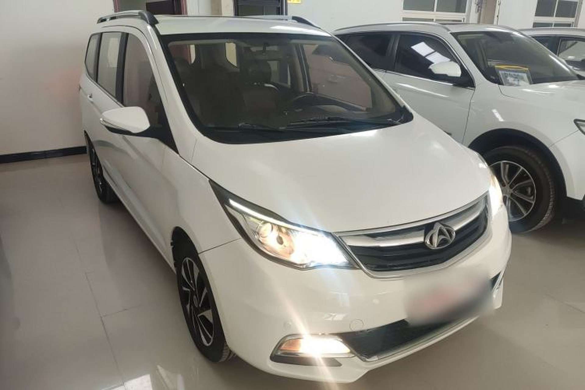 Used CHANGAN KAICHENG Oushang A600 2016 1.5L Manual Luxury 7-Seater Front Right 45 Deg