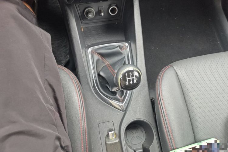 Used CHANGAN KAICHENG Oushang A600 2016 1.5L Manual Luxury 7-Seater Gear Lever
