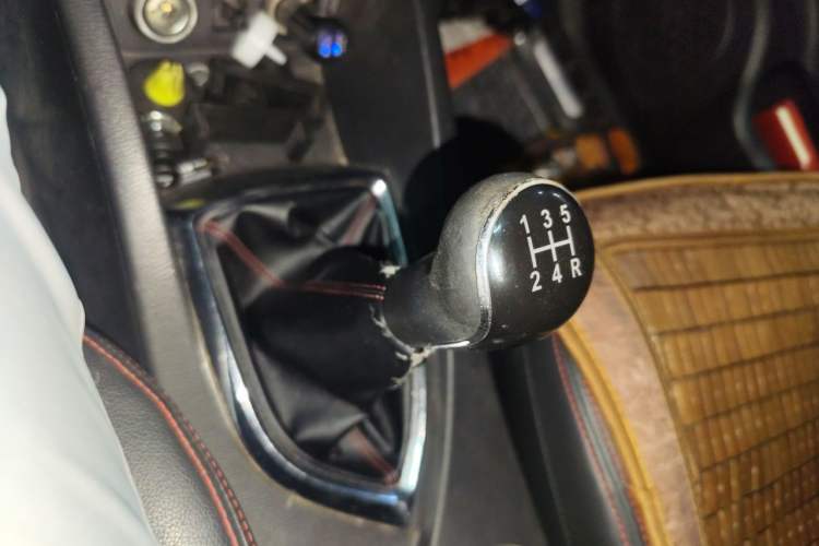 Used CHANGAN KAICHENG Oushang A600 2016 1.5L Manual Elite 7-Seater Gear Lever