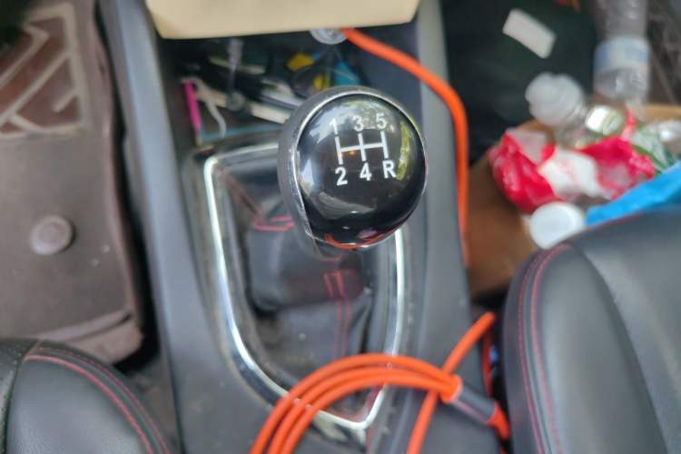 Used CHANGAN KAICHENG Oushang A600 2016 1.5L Manual Luxury 7-Seater Gear Lever