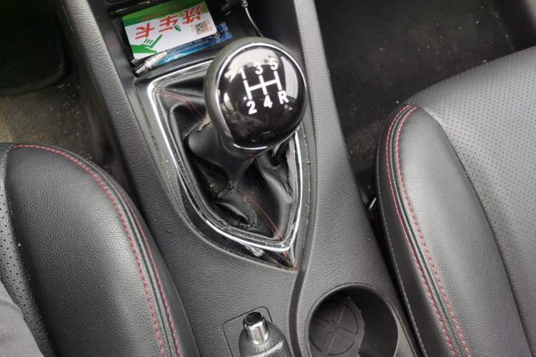 Used CHANGAN KAICHENG Oushang A600 2016 1.5L Manual Luxury 7-Seater Gear Lever