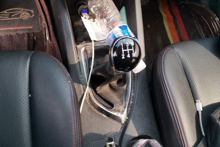 Used CHANGAN KAICHENG Oushang A600 2016 1.5L Manual Luxury 7-Seater Gear Lever