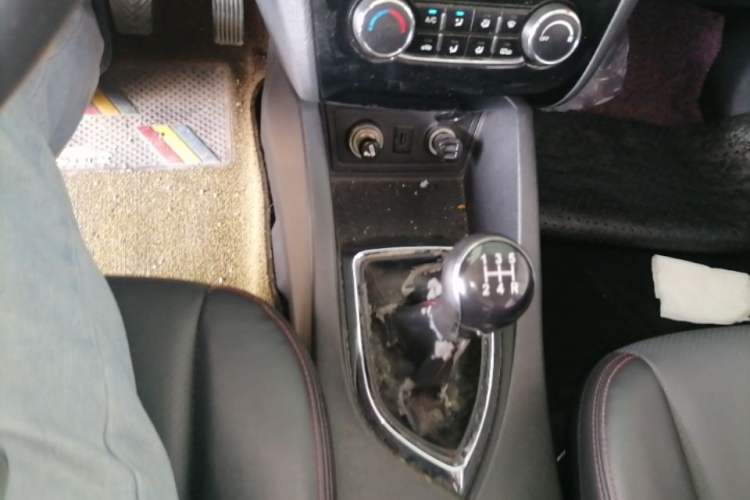 Used CHANGAN KAICHENG Oushang A600 2016 1.5L Manual Luxury 7-Seater Gear Lever