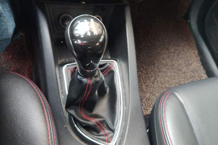 Used CHANGAN KAICHENG Oushang A600 2016 1.5L Manual Elite 7-Seater Gear Lever