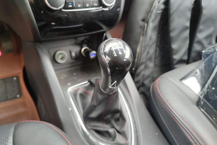 Used CHANGAN KAICHENG Oushang A600 2016 1.5L Manual Luxury 7-Seater Gear Lever