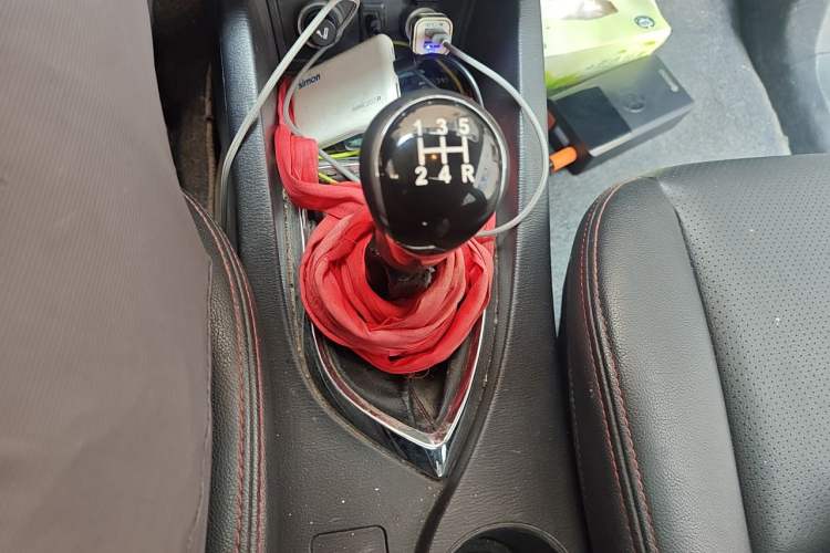 Used CHANGAN KAICHENG Oushang A600 2016 1.5L Manual Luxury 7-Seater Gear Lever