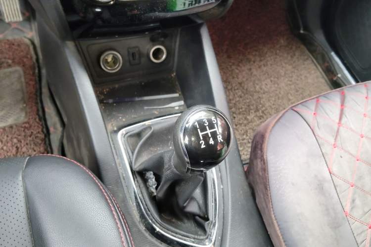 Used CHANGAN KAICHENG Oushang A600 2016 1.5L Manual Luxury 7-Seater Gear Lever