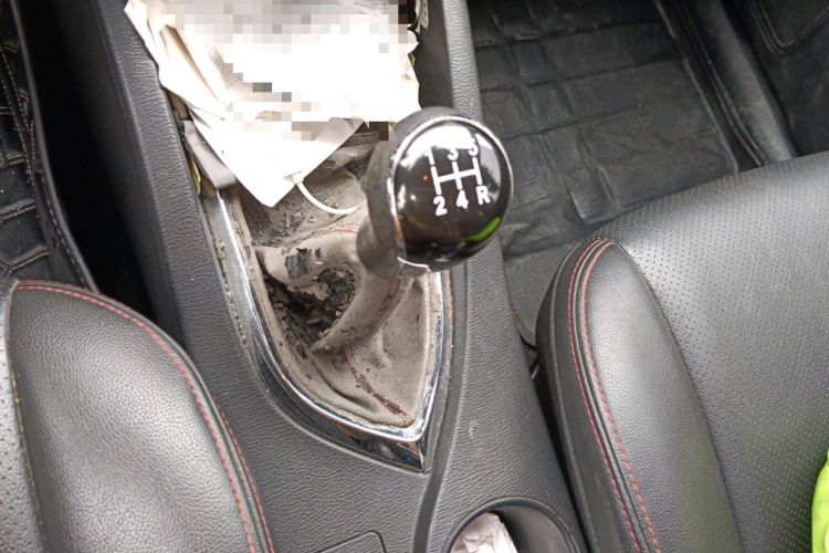 Used CHANGAN KAICHENG Oushang A600 2016 1.5L Manual Luxury 7-Seater Gear Lever