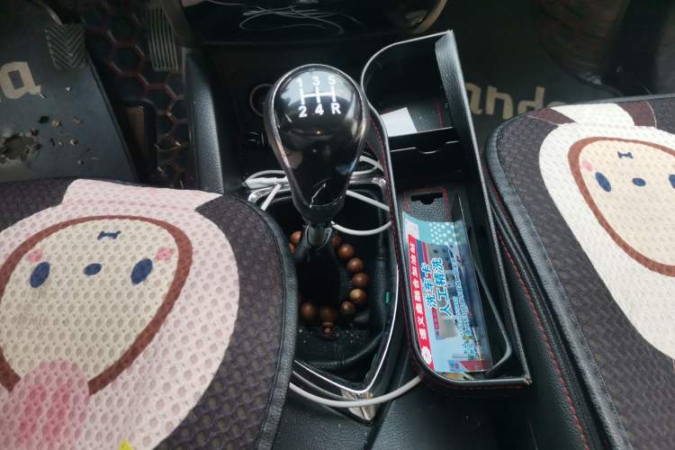 Used CHANGAN KAICHENG Oushang A600 2016 1.5L Manual Luxury 7-Seater Gear Lever