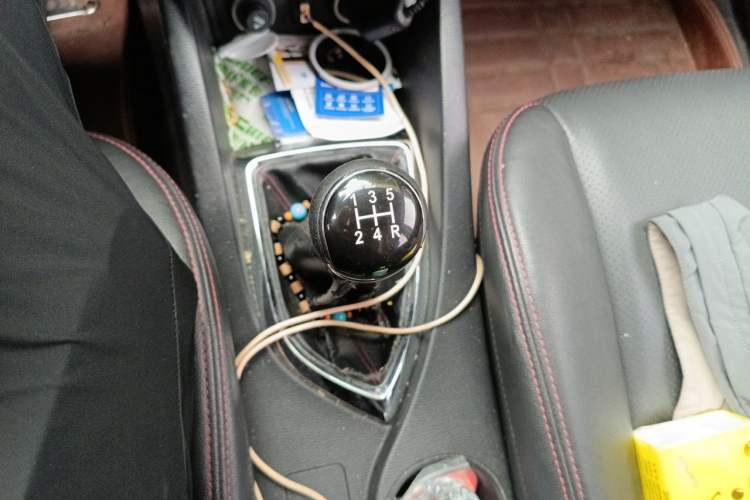 Used CHANGAN KAICHENG Oushang A600 2016 1.5L Manual Luxury 7-Seater Gear Lever