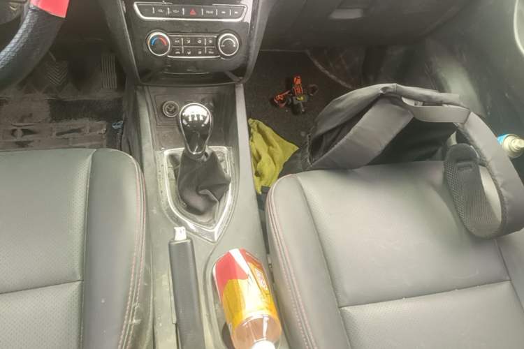 Used CHANGAN KAICHENG Oushang A600 2016 1.5L Manual Luxury 7-Seater Gear Lever
