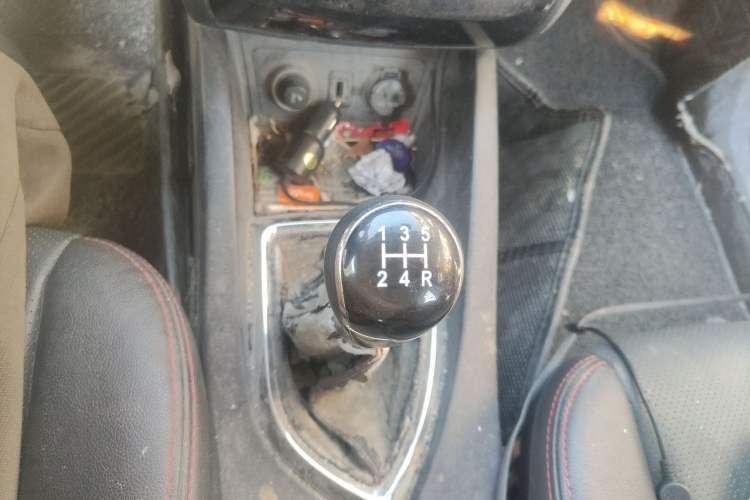 Used CHANGAN KAICHENG Oushang A600 2016 1.5L Manual Luxury 7-Seater Gear Lever