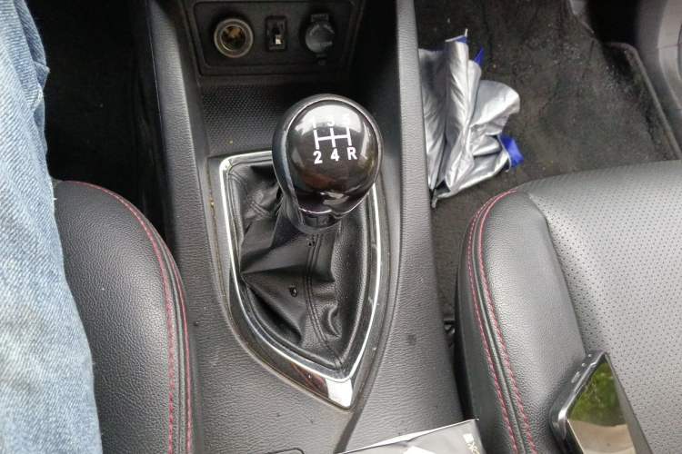 Used CHANGAN KAICHENG Oushang A600 2016 1.5L Manual Luxury 7-Seater Gear Lever
