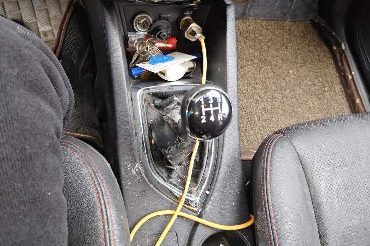Used CHANGAN KAICHENG Oushang A600 2016 1.5L Manual Luxury 7-Seater Gear Lever