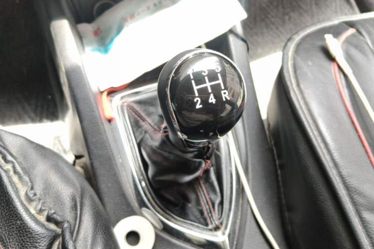 Used CHANGAN KAICHENG Oushang A600 2016 1.5L Manual Fashion 7-Seater Gear Lever