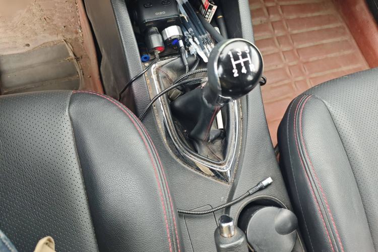 Used CHANGAN KAICHENG Oushang A600 2016 1.5L Manual Luxury 7-Seater Gear Lever