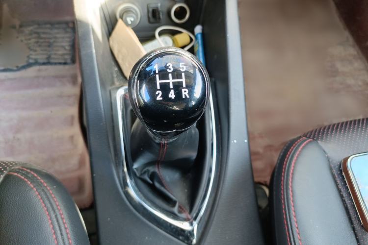 Used CHANGAN KAICHENG Oushang A600 2016 1.5L Manual Luxury 7-Seater Gear Lever