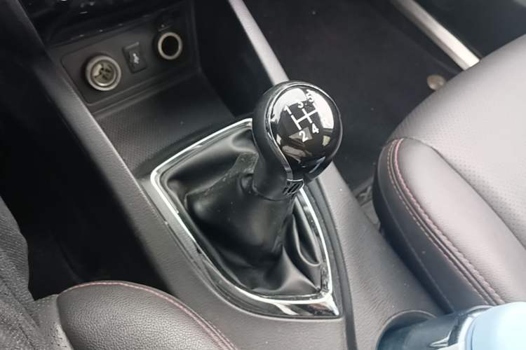 Used CHANGAN KAICHENG Oushang A600 2016 1.5L Manual Luxury 7-Seater Gear Lever