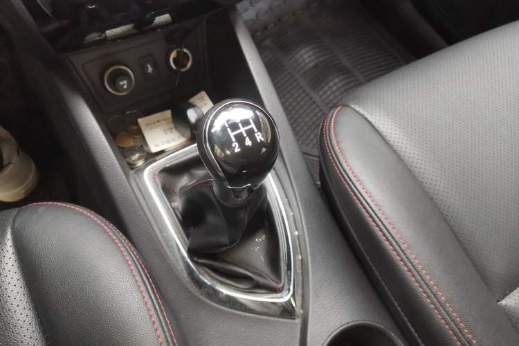 Used CHANGAN KAICHENG Oushang A600 2016 1.5L Manual Luxury 7-Seater Gear Lever