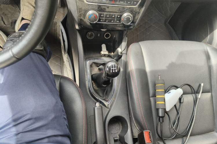 Used CHANGAN KAICHENG Oushang A600 2016 1.5L Manual Luxury 7-Seater Gear Lever