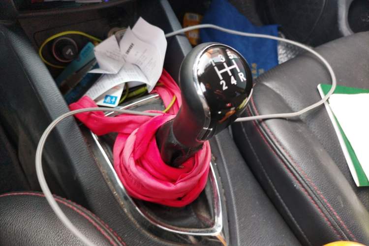 Used CHANGAN KAICHENG Oushang A600 2016 1.5L Manual Luxury 7-Seater Gear Lever