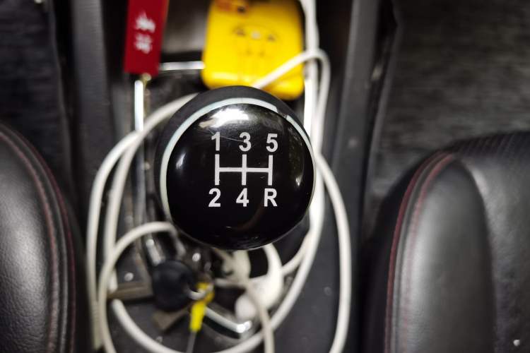 Used CHANGAN KAICHENG Oushang A600 2016 1.5L Manual Luxury 7-Seater Gear Lever