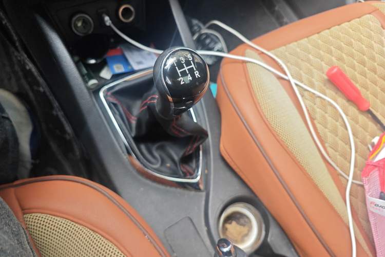 Used CHANGAN KAICHENG Oushang A600 2016 1.5L Manual Luxury 7-Seater Gear Lever