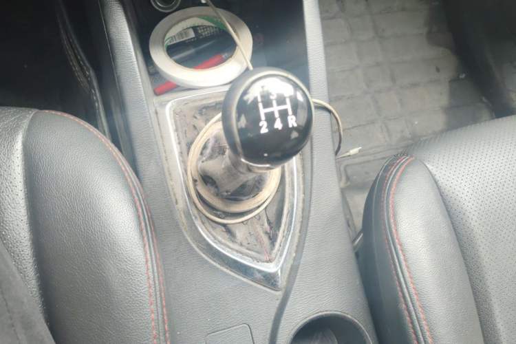 Used CHANGAN KAICHENG Oushang A600 2016 1.5L Manual Luxury 7-Seater Gear Lever