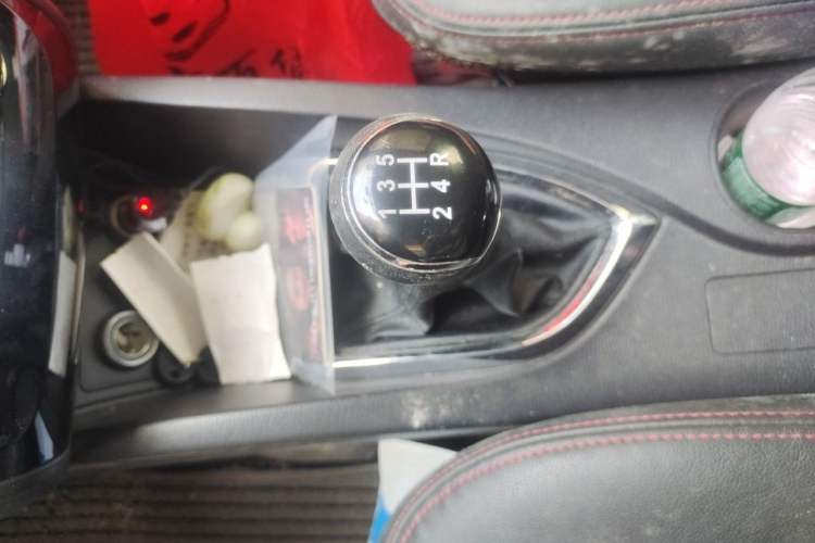 Used CHANGAN KAICHENG Oushang A600 2016 1.5L Manual Luxury 7-Seater Gear Lever