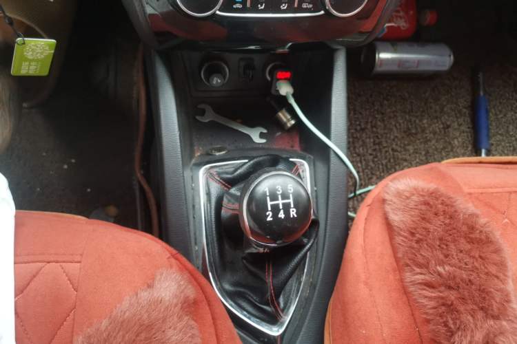 Used CHANGAN KAICHENG Oushang A600 2016 1.5L Manual Luxury 7-Seater Gear Lever