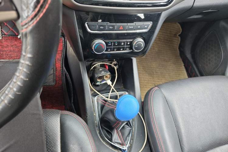 Used CHANGAN KAICHENG Oushang A600 2016 1.5L Manual Luxury 7-Seater Gear Lever
