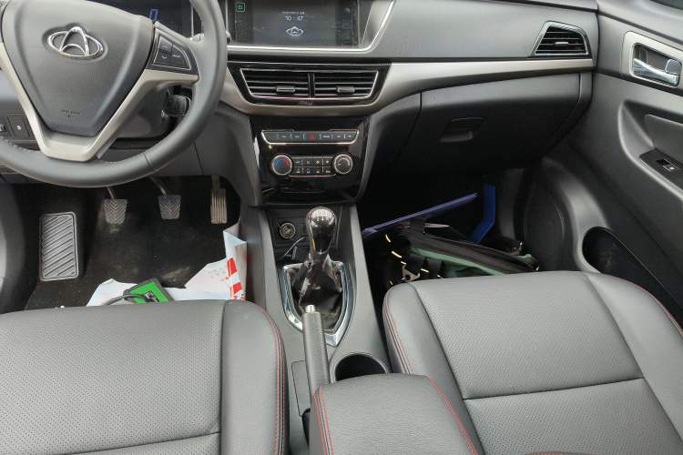 Used CHANGAN KAICHENG Oushang A600 2016 1.5L Manual Luxury 7-Seater Gear Lever