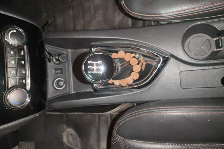 Used CHANGAN KAICHENG Oushang A600 2016 1.5L Manual Luxury 7-Seater Gear Lever