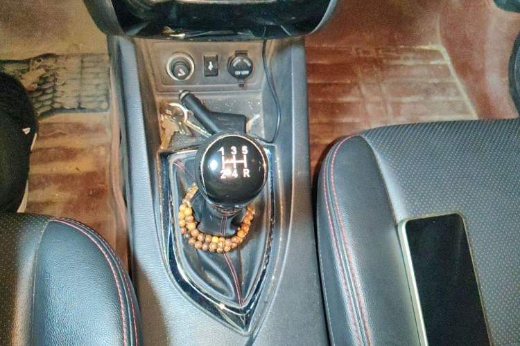 Used CHANGAN KAICHENG Oushang A600 2016 1.5L Manual Luxury 7-Seater Gear Lever
