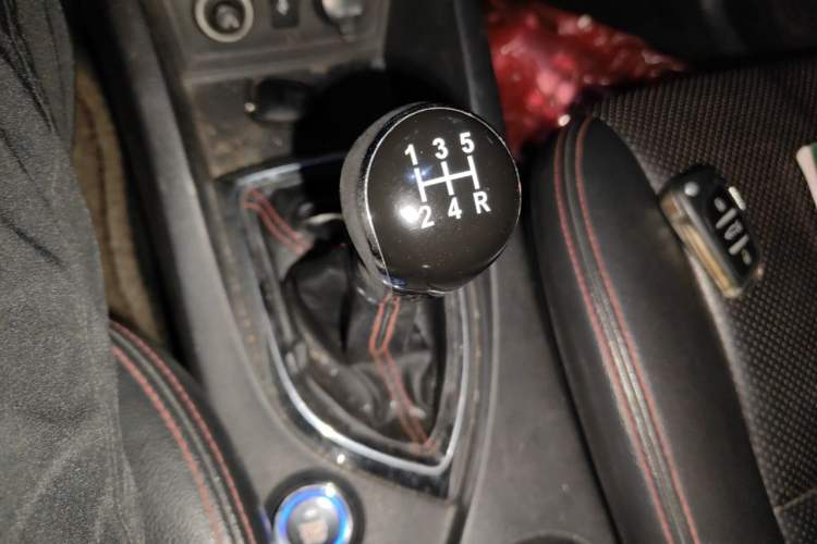 Used CHANGAN KAICHENG Oushang A600 2016 1.5L Manual Luxury 7-Seater Gear Lever