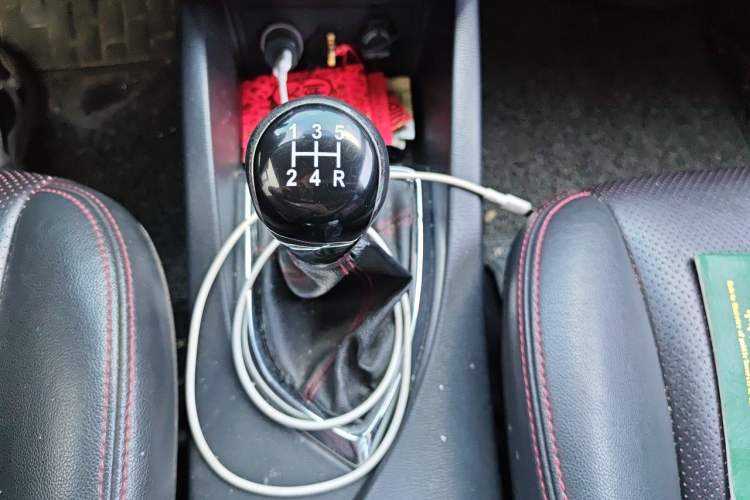 Used CHANGAN KAICHENG Oushang A600 2016 1.5L Manual Luxury 6-Seater Gear Lever
