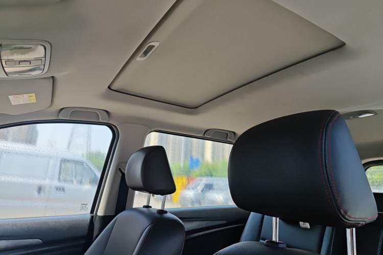 Used CHANGAN KAICHENG Oushang A600 2016 1.5L Manual Luxury 7-Seater Headliner