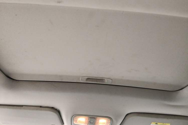 Used CHANGAN KAICHENG Oushang A600 2016 1.5L Manual Luxury 7-Seater Headliner