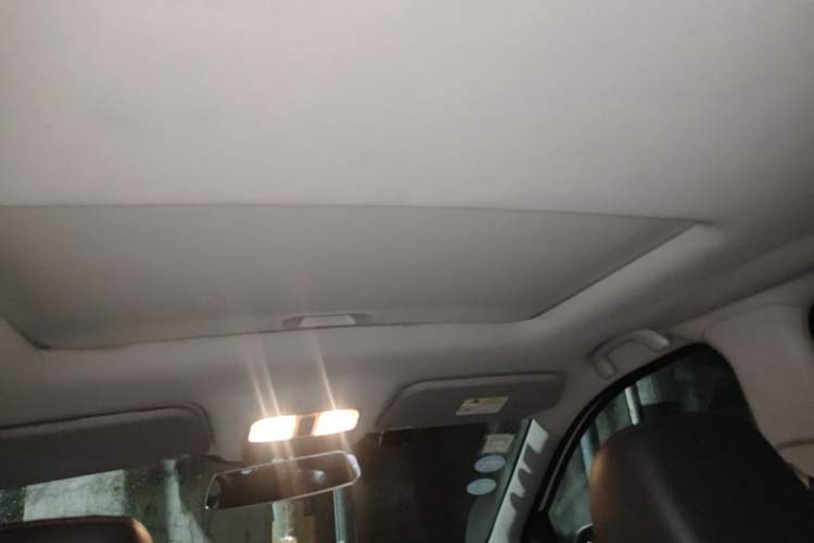 Used CHANGAN KAICHENG Oushang A600 2016 1.5L Manual Luxury 7-Seater Headliner