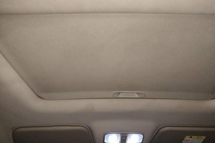Used CHANGAN KAICHENG Oushang A600 2016 1.5L Manual Luxury 7-Seater Headliner