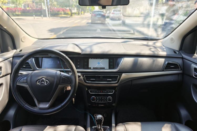 Used CHANGAN KAICHENG Oushang A600 2016 1.5L Manual Luxury 7-Seater Interior 1