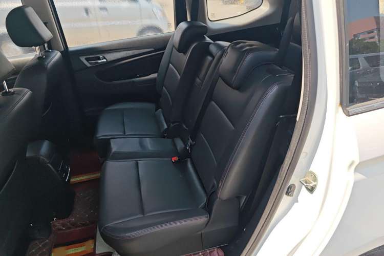 Used CHANGAN KAICHENG Oushang A600 2016 1.5L Manual Luxury 7-Seater Interior 1